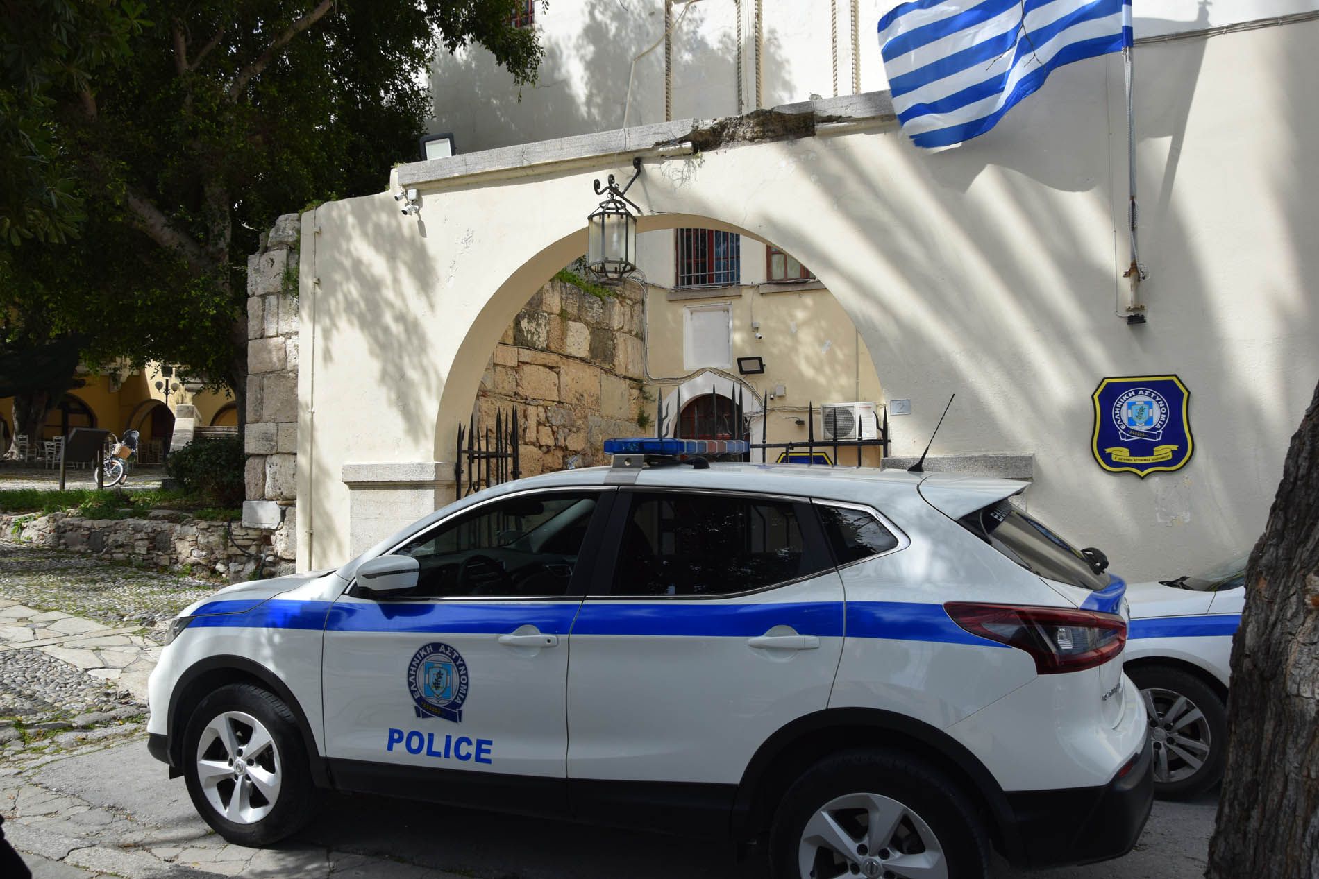 "Dolce vita" για 3 ανήλικους Ιταλούς στην Κω - Έκλεψαν δύο αυτοκίνητα και έκαναν βόλτες...