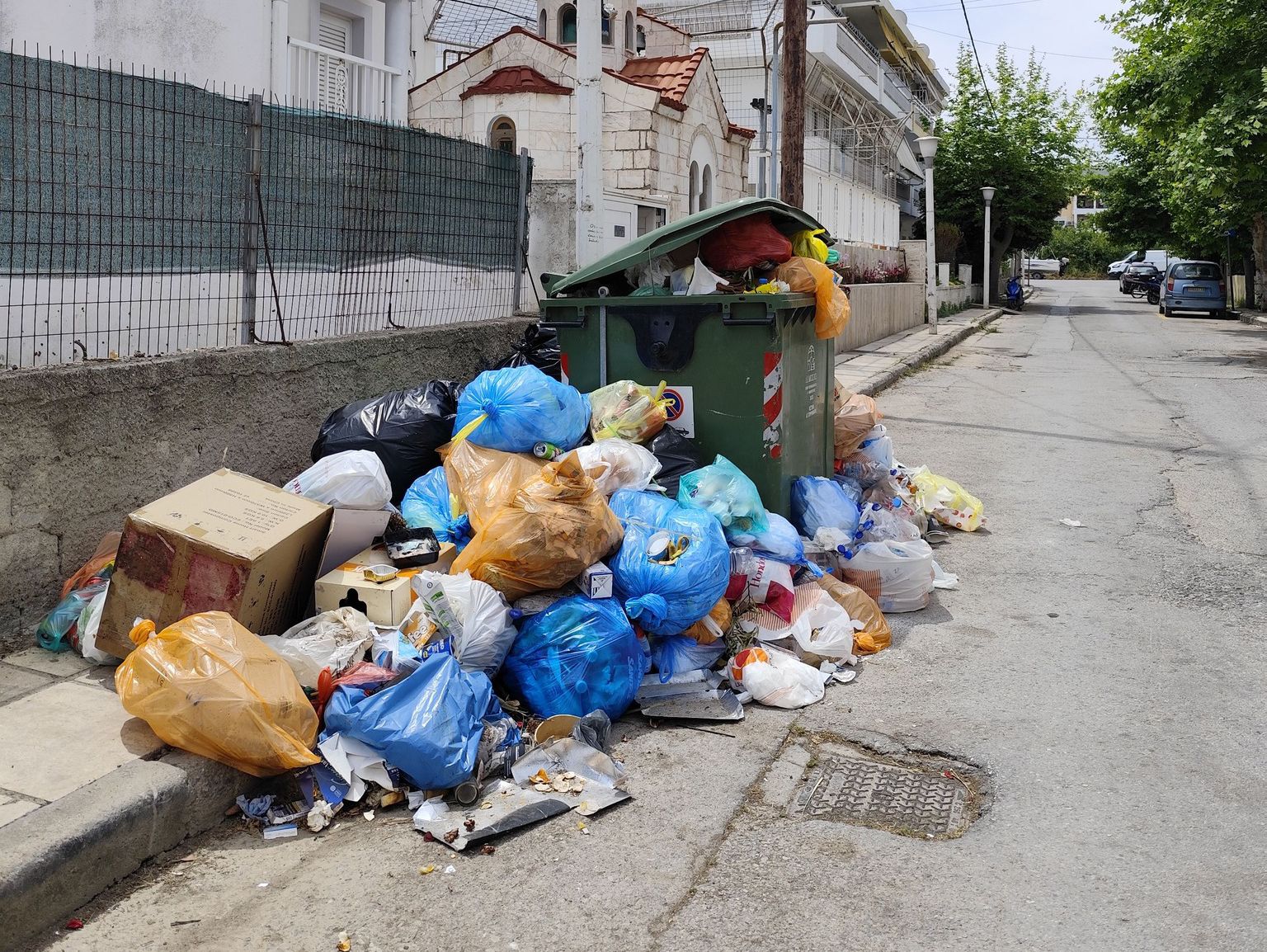Β. ΧΑΔΟΥΛΗΣ: Η ΚΩΣ ΒΡΩΜΑΕΙ ΚΑΙ Η ΔΗΜΟΤΙΚΗ ΑΡΧΗ ΠΑΝΗΓΥΡΙΖΕΙ