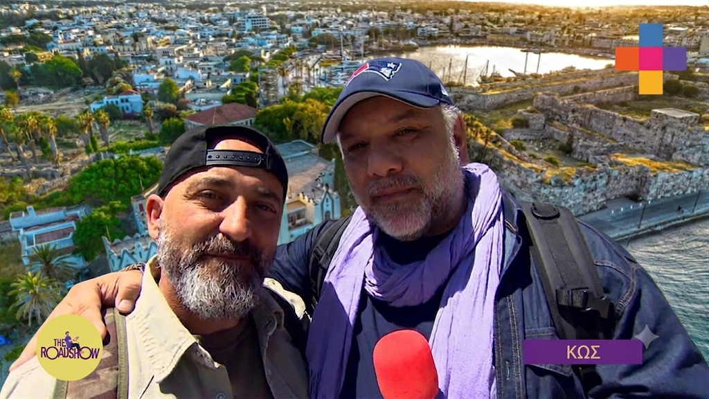 Ο Γρηγόρης Αρναούτογλου στην Κω για γυρίσματα της εκπομπής «The Roadshow» 
