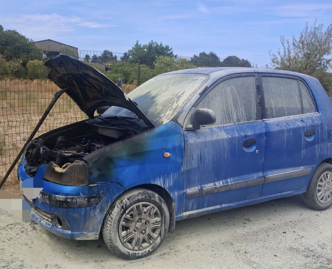 Συμβαίνει τώρα: Αυτοκίνητο εν κινήσει πήρε φωτιά στην Κω 